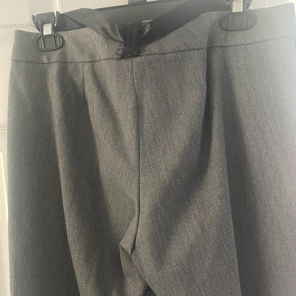 Cache gray capri pants with lace detail - Size 8 - Picture 2 of 6